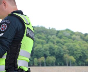 283350-policija-ispeja-i-miskus-gerybiu-ieskoti-besileidziancius-pasiruosus-nepaklysite.JPG