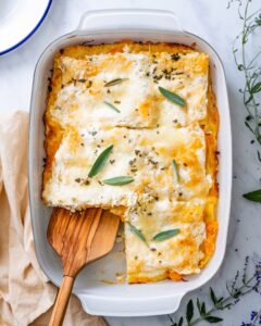 Butternut moliūgų lazanija su šalavijais – pora virėjų