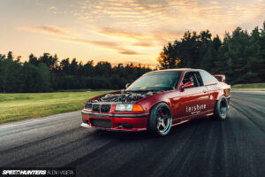 „Gatebil Powerhouse“: beprotiškas 1 126 AG BMW E36