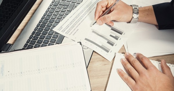 Mažėjant palūkanų normoms, nežymiai atsigauna Lietuvos gyventojų ir įmonių finansavimas