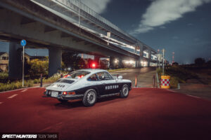 Patruliavimas Japonijos greitkeliuose policijos automobiliu „Porsche 912“.