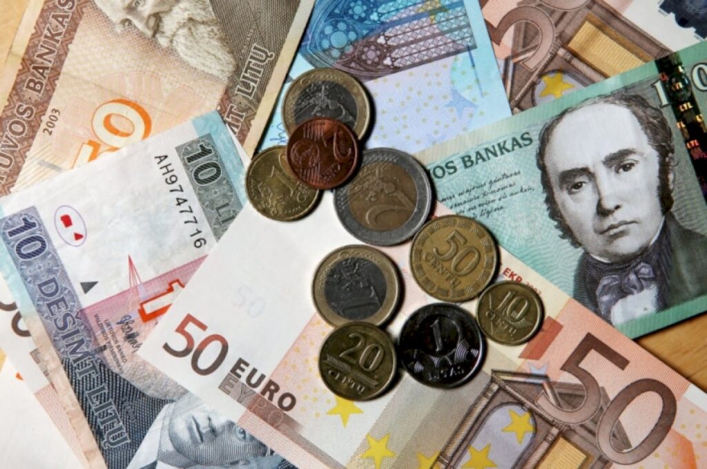 Gyventojai dar neiškeitę apie 0,4 mlrd. litų, jų randa drevėse,