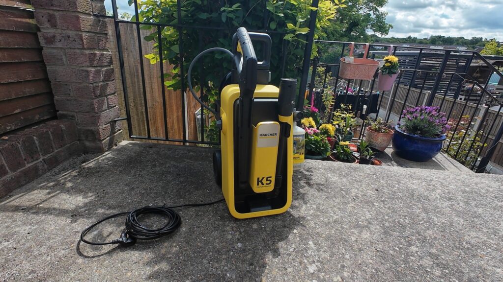 Išvaliau savo sodo taką naudodamas Karcher K5 slėginį ploviklį