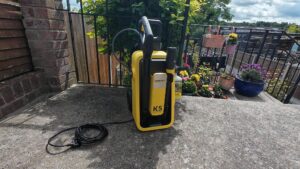 Išvaliau savo sodo taką naudodamas Karcher K5 slėginį ploviklį